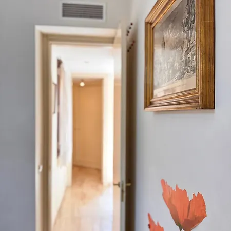 Cathedral Views Unique Style Center Apartment